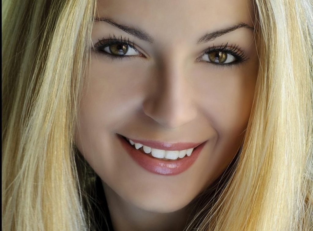 The Natural Way To Whiten Teeth